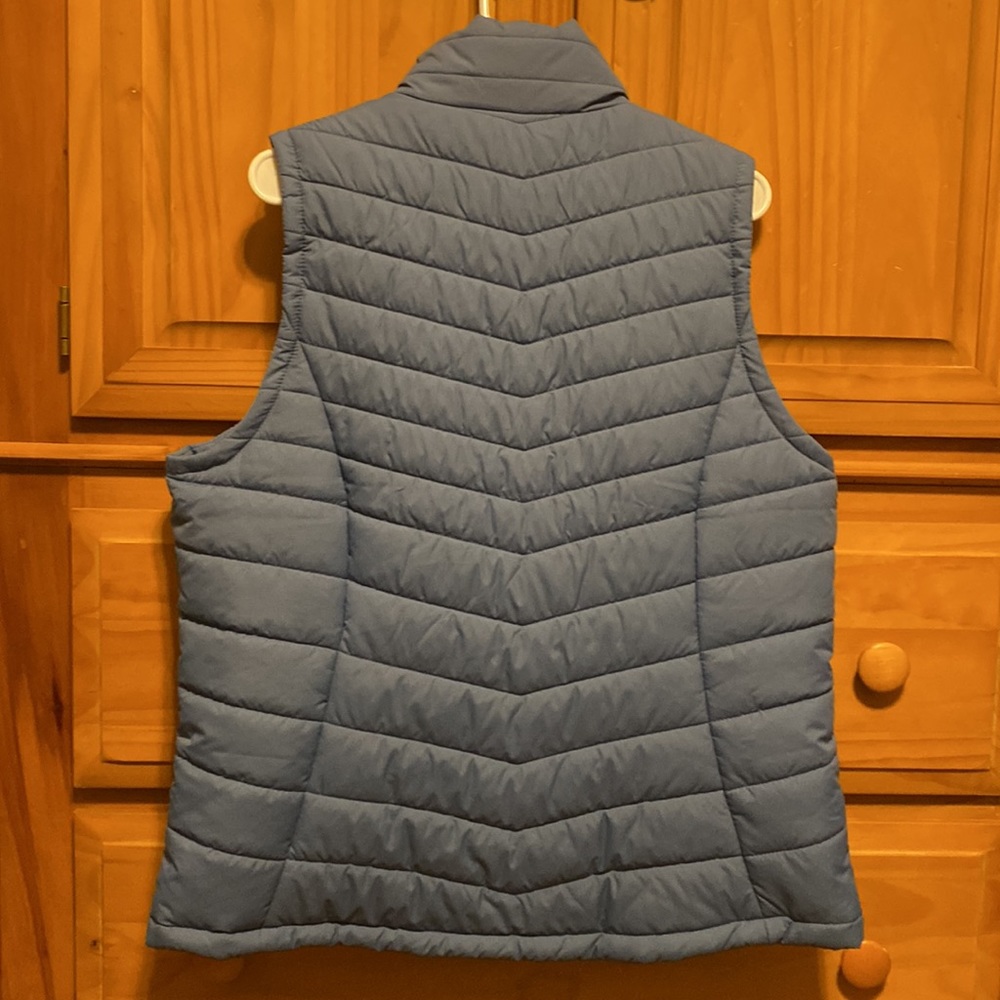 DSG Size XL Puffy Vest - Picture 2 of 3